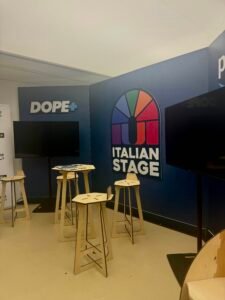 THE ITALIAN STAGE