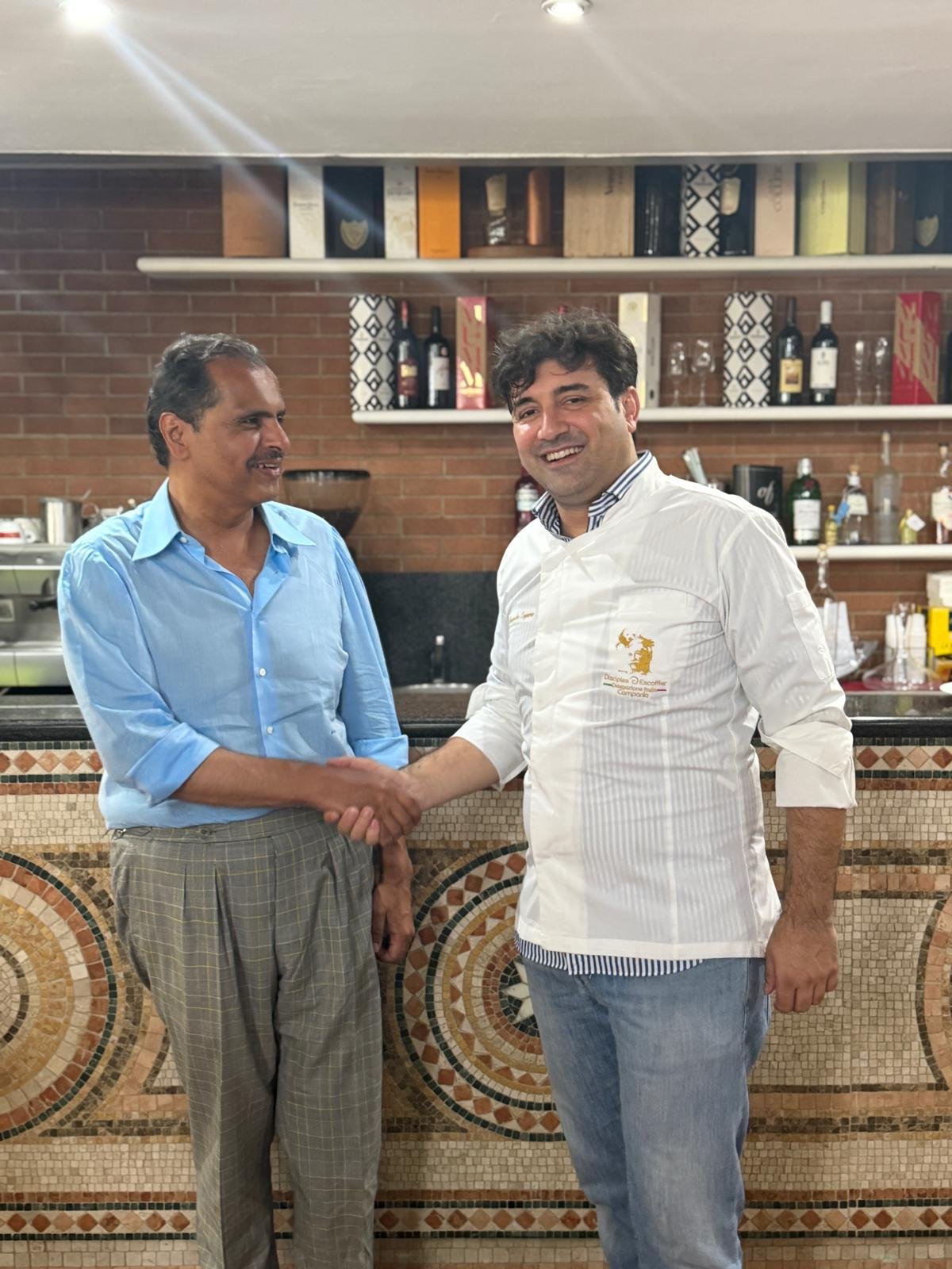 Lo Sceicco Meshaal Al Thani insieme allo chef e owner de Il Tempio Eventi, Alessandro Zagaria