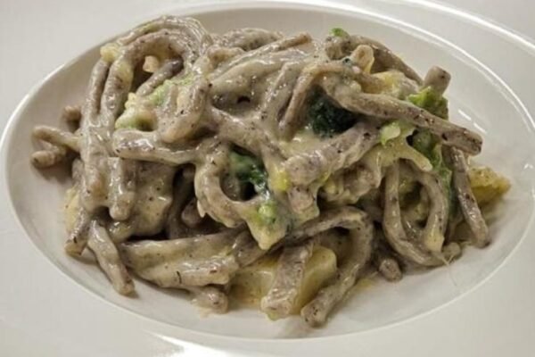 Ristorante della Posta pizzoccheri Bastianich ph press